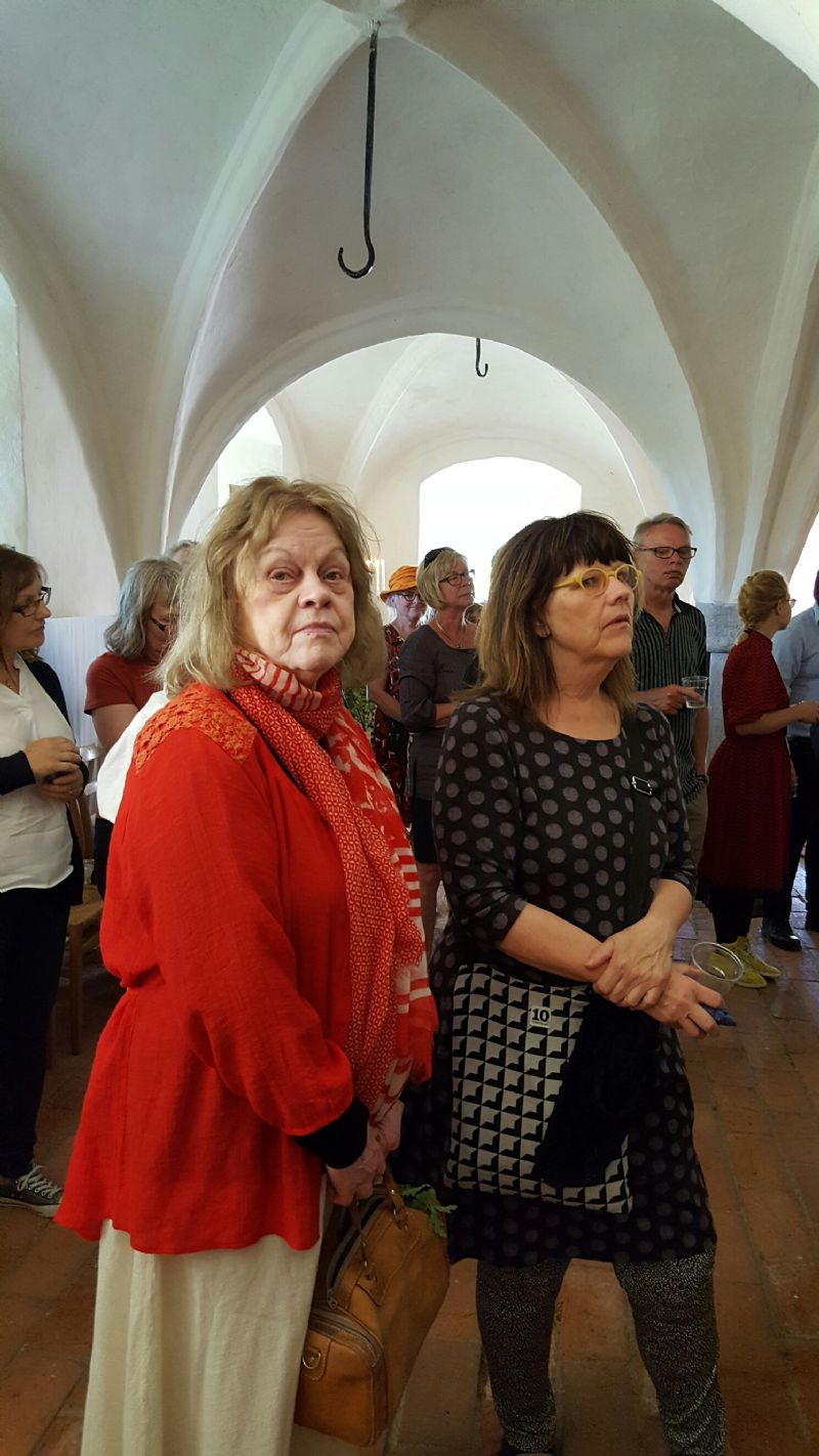 Aase Fridegård och 2016 års pristagare i Håbo Helene Rådberg. 